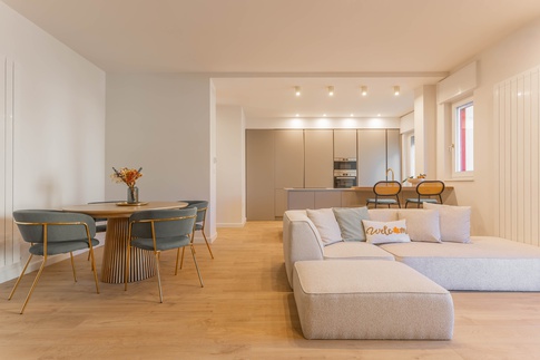 Open Space in stile contemporaneo di 40 di Claudia Del Core Architetto Open Space in stile contemporaneo di 40 di Claudia Del Core Architetto