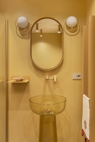 Bagno di Servizio in stile maximalista di 5 di Rachele Biancalani Studio