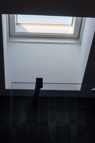 Bagno di Servizio in stile minimal di 5 di YY studio Bagno di Servizio in stile minimal di 5 di YY studio