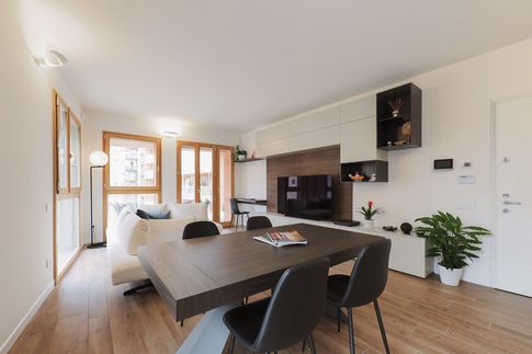 Soggiorno in stile moderno di 30 di Desearq studio - architettura e interior design