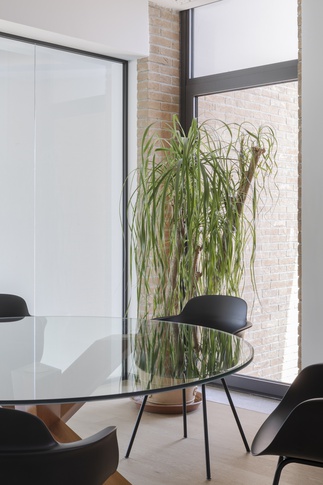 Studio in stile contemporaneo di 40 di COBE architetti