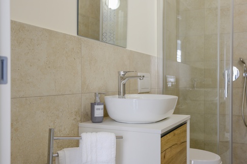 Camera da Letto in stile rustico di 14 di ValentinaZoccoArchitetto