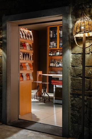 Open Space in stile eclettico di 60 di VALENTINA AUTIERO    architecture │ interiors │ design projects