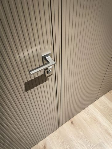 Corridoio in stile moderno di 8 di Silvia Aquilani . Design studio