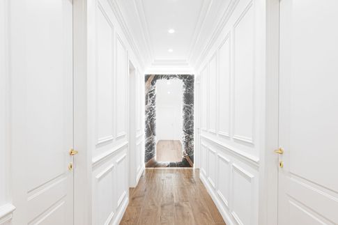 Corridoio in stile classico di 10 di Salvatore Sito Interior Designer