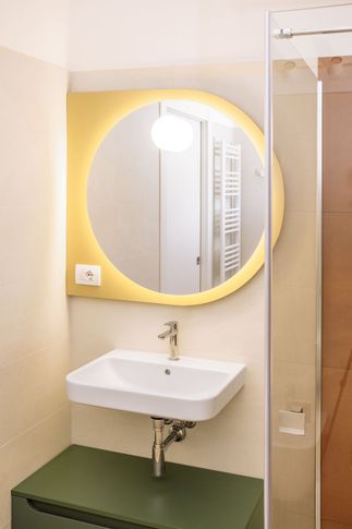 Bagno in stile iconico di 5 di LATER STUDIO / paola cortesi architetto