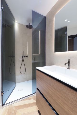 Bagno in stile contemporaneo di 7 di Desearq studio - architettura e interior design Bagno in stile contemporaneo di 7 di Desearq studio - architettura e interior design