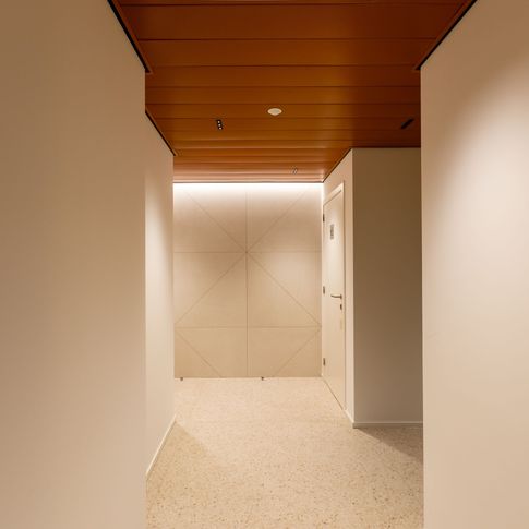 Palestra in stile contemporaneo di 170 di Frame Farm - Architecture & Design