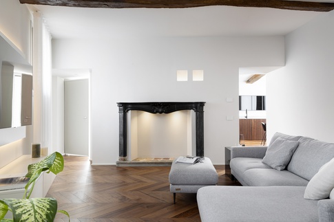 Soggiorno in stile contemporaneo di 20 di Andrea Benedetti Architetto