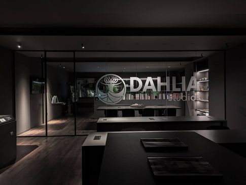 Open Space in stile minimal di 120 di Dahlia Studios