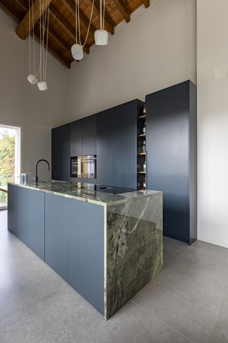 Open Space in stile contemporaneo di 60 di Andrea Benedetti Architetto