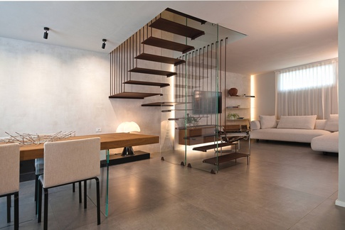 Open Space in stile moderno di 83 di MICHELE VOLPI STUDIO INTERIOR DESIGN