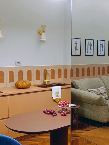 Cucina in stile maximalista di 11 di Rachele Biancalani Studio Cucina in stile maximalista di 11 di Rachele Biancalani Studio