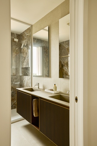 Bagno in stile contemporaneo di 8 di EasyRelooking srls