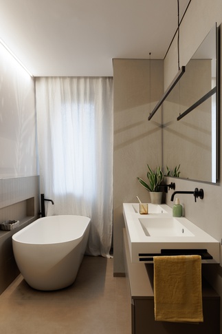 Bagno in stile contemporaneo di 6 di Storie Design Studio