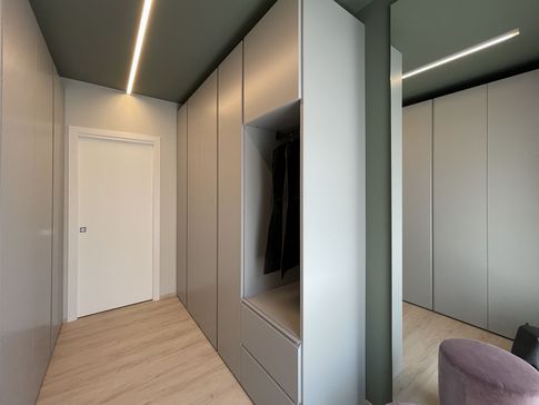 Cabina Armadio in stile contemporaneo di 9 di Cariolato Arredamenti Cabina Armadio in stile contemporaneo di 9 di Cariolato Arredamenti