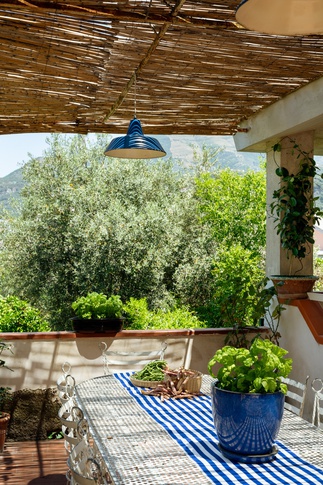 Soggiorno in stile eclettico di 18 di VALENTINA AUTIERO architecture │ interiors │ design projects Soggiorno in stile eclettico di 18 di VALENTINA AUTIERO architecture │ interiors │ design projects