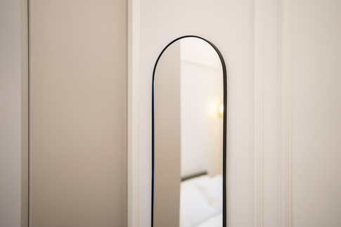 Camera da Letto in stile contemporaneo di 9 di FCInteriorDesignStudio |