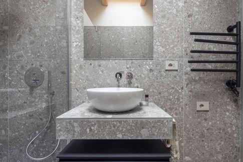 Bagno in stile contemporaneo di 6 di Studio 3Mark