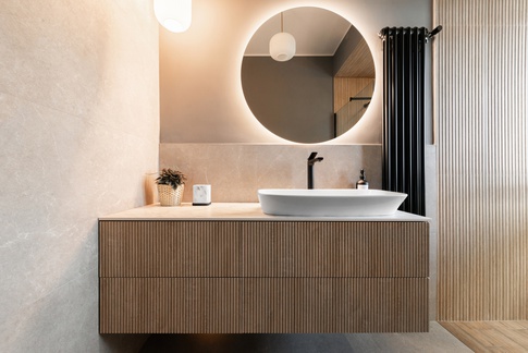 Bagno in stile contemporaneo di 10 di Caprioli Architetti
