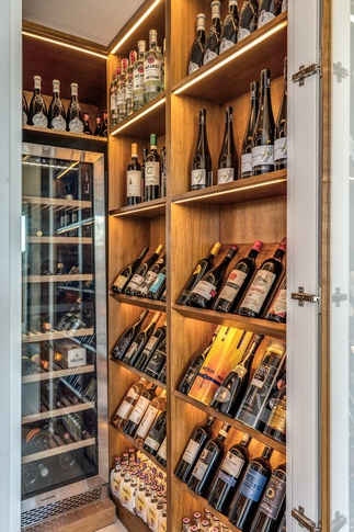 Open Space in stile moderno di 120 di MOB Architects Open Space in stile moderno di 120 di MOB Architects