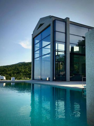 Facciata in stile contemporaneo di null di Čekada Arhitekti