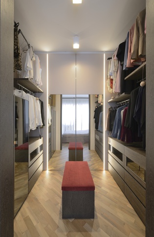 Cabina Armadio in stile moderno di 5 di RGAstudio