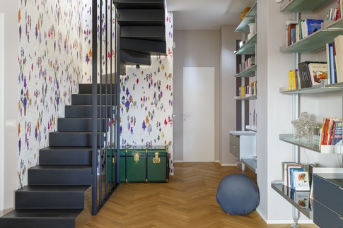 Scale in stile contemporaneo di 10 di Valentina Varricchio Architetto Scale in stile contemporaneo di 10 di Valentina Varricchio Architetto