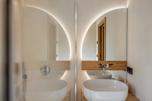 Bagno in stile contemporaneo di 15 di Arredamenti Andalo