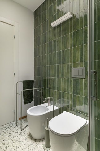 Bagno in stile contemporaneo di 5 di Paper Plane design Bagno in stile contemporaneo di 5 di Paper Plane design