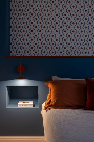Camera da Letto in stile contemporaneo di 15 di Archifacturing - Sara Cimarelli & Giorgio Opolka