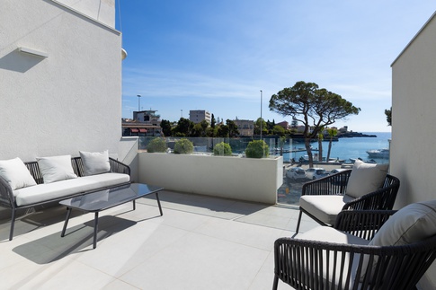 Terrazza in stile minimal di 10 di Noemi Manzella