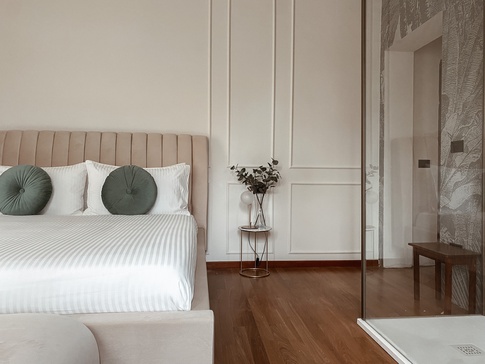Camera da Letto in stile contemporaneo di 18 di LD INTERIORS