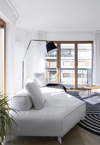 Soggiorno in stile contemporaneo di 20 di Michela Cordisco Studio Soggiorno in stile contemporaneo di 20 di Michela Cordisco Studio