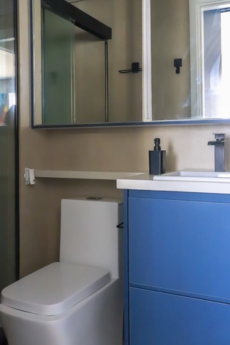 Bagno in stile moderno di 3 di Guzlive