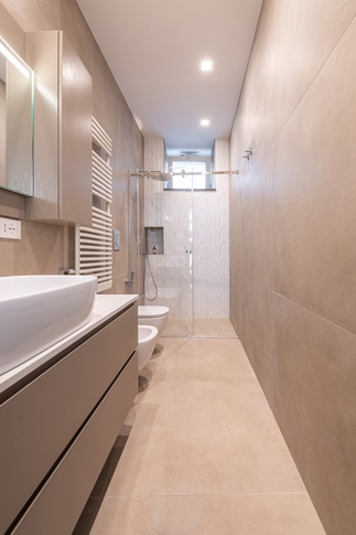 Bagno in stile contemporaneo di 5 di MANUARINO architettura design comunicazione Bagno in stile contemporaneo di 5 di MANUARINO architettura design comunicazione