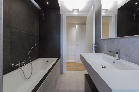 Bagno in stile moderno di 7 di Desearq studio - architettura e interior design