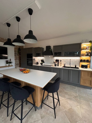 Cucina in stile soft industrial di 30 di Ing. Sara Russo Cucina in stile soft industrial di 30 di Ing. Sara Russo