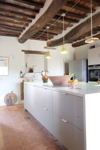 Cucina in stile contemporaneo di 30 di Nauraleverticale Cucina in stile contemporaneo di 30 di Nauraleverticale