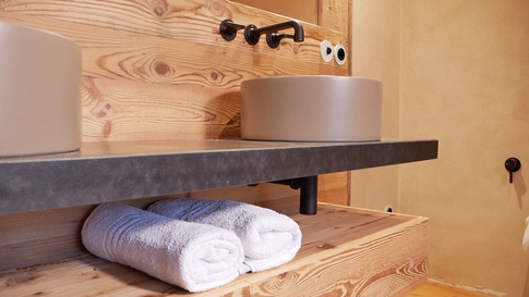 Bagno in stile rustico di 10 di Easy Living