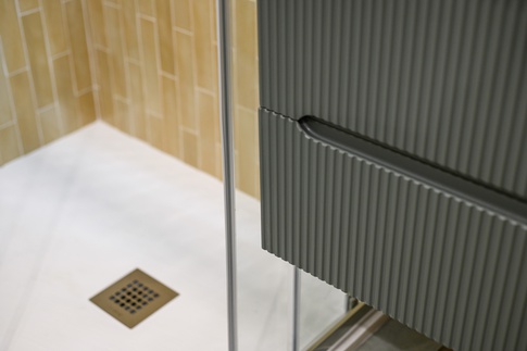 Bagno in stile minimal di 4 di Studio Signò