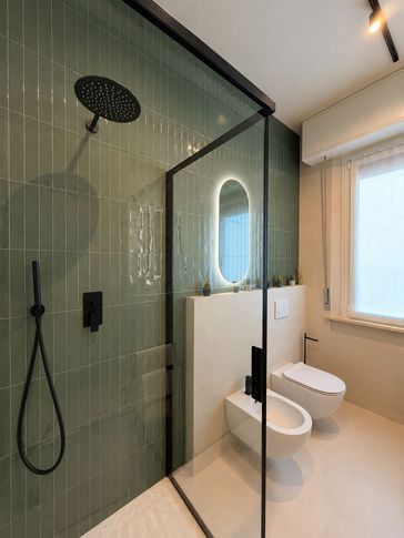 Bagno in stile moderno di 5 di SuMisura Architetti