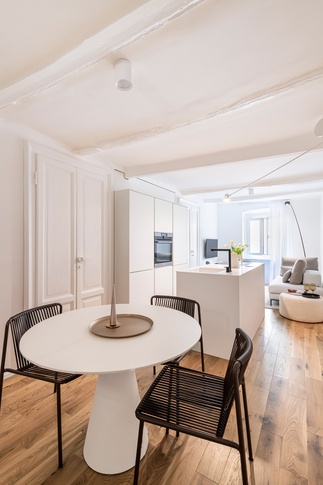 Open Space in stile contemporaneo di 27 di tIPS ARCHITECTS