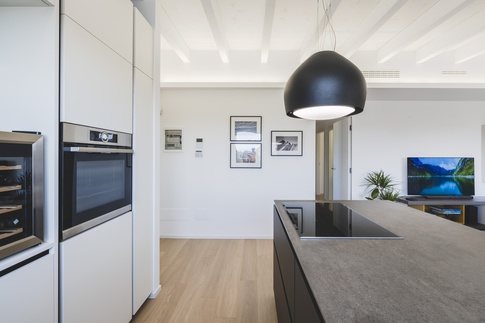 Open Space in stile contemporaneo di 30 di Annalisa Carli Architetto