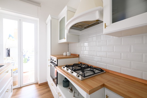 Cucina in stile coloniale di 6 di srv.architetti Cucina in stile coloniale di 6 di srv.architetti