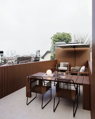Terrazza in stile contemporaneo di 15 di Elena Russo Interiors