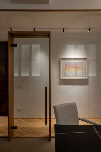 Studio in stile contemporaneo di 130 di Archifacturing - Sara Cimarelli & Giorgio Opolka