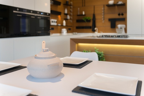 Cucina in stile contemporaneo di 35 di Paolo Basco Architetto Cucina in stile contemporaneo di 35 di Paolo Basco Architetto
