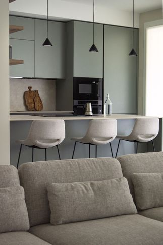 Open Space in stile moderno di 38 di Silvia Aquilani . Design studio