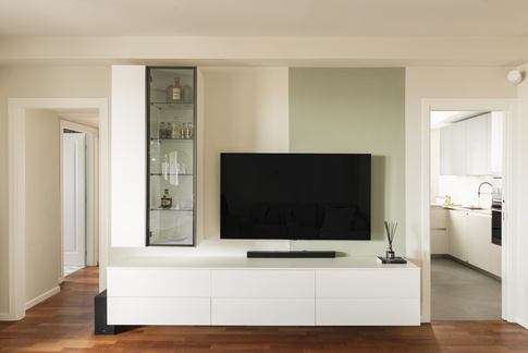 Soggiorno in stile contemporaneo di 20 di EasyRelooking srls